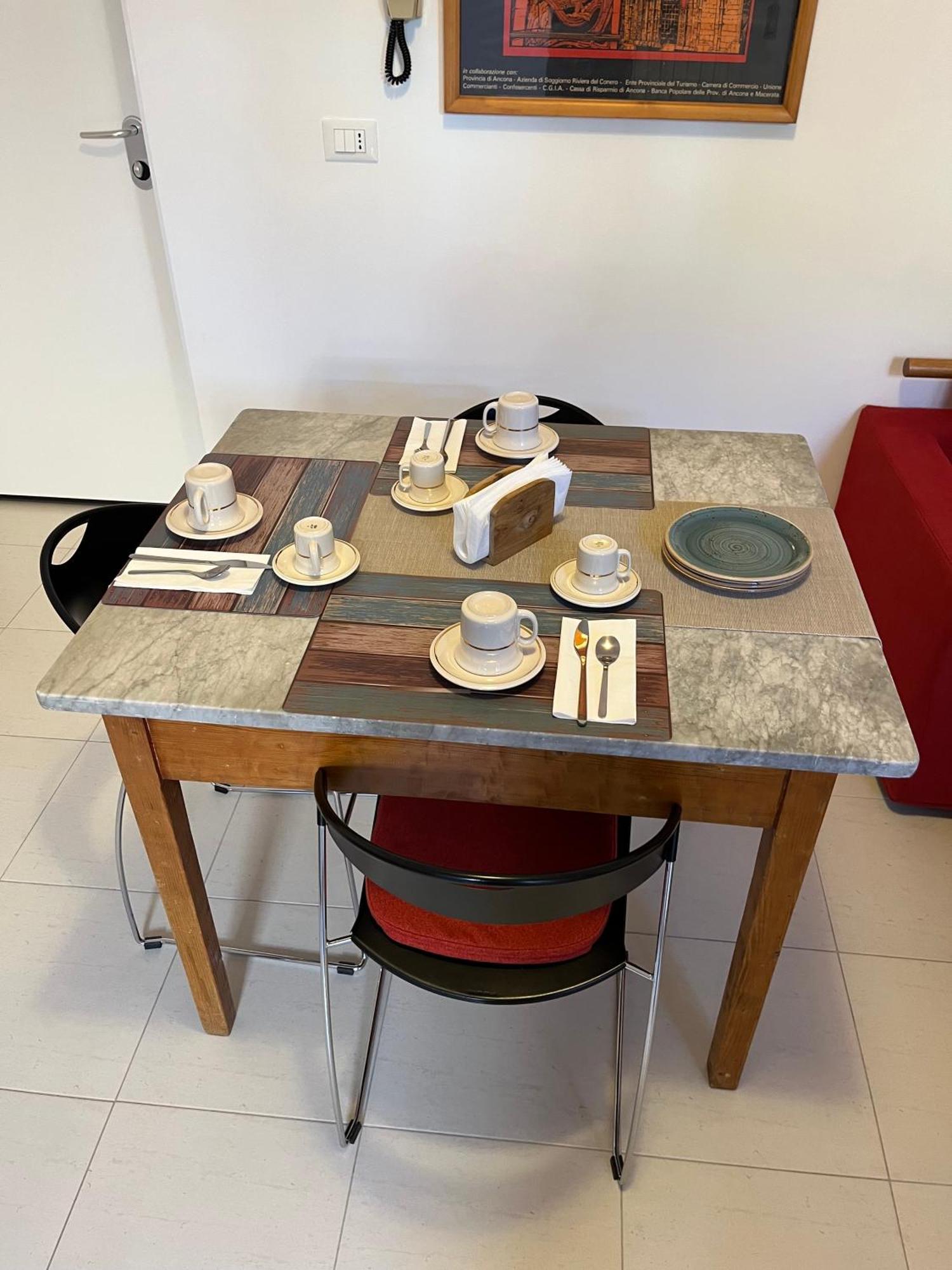 Minevaganti Appartement Ancona Buitenkant foto